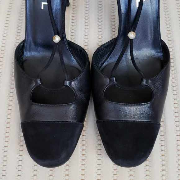 CHANEL CC LOGO FAUX PEARL STRAPS PUMPS - Picture 3 of 11